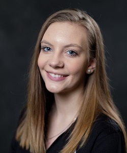 Headshot of Shelby Handrich